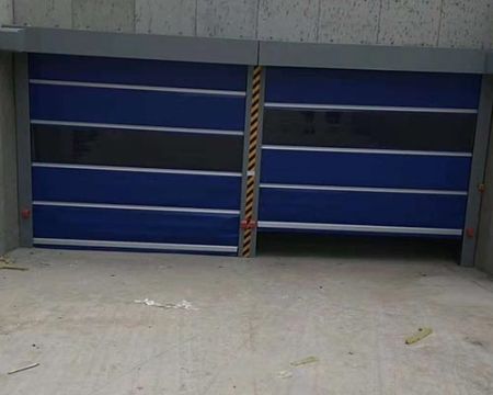 長(zhǎng)風(fēng)街君威財(cái)富中心快速堆積門(mén)